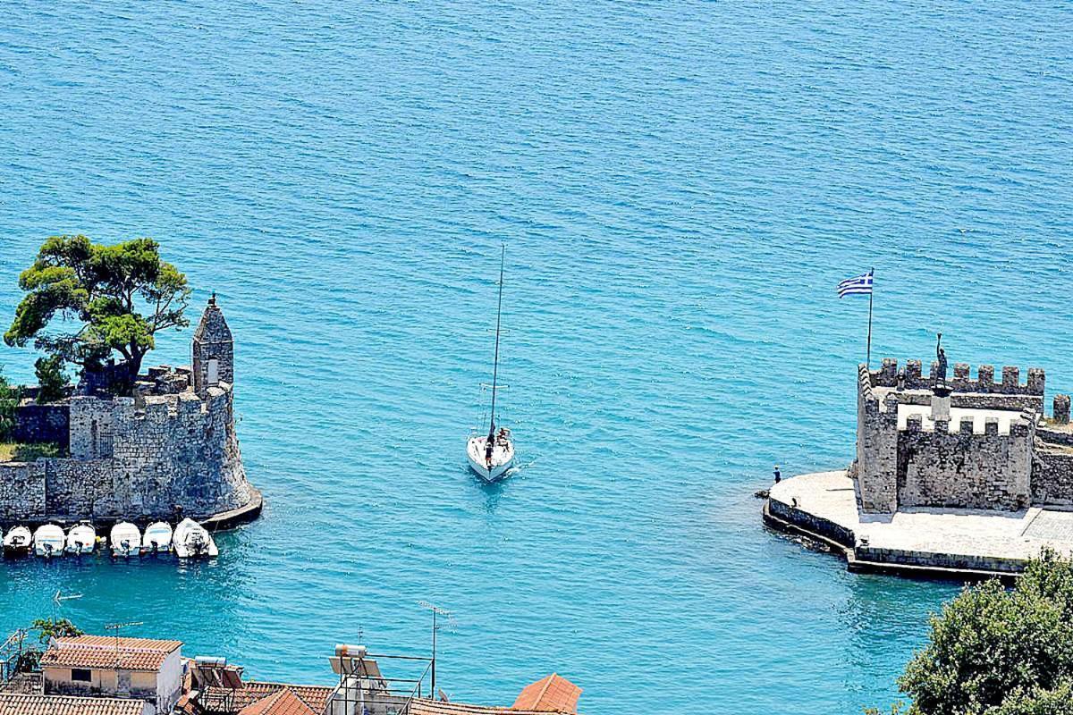 Nafpaktos-Luxury Suite Eksteriør billede